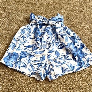 H&M Linen Blend Shorts - size 4